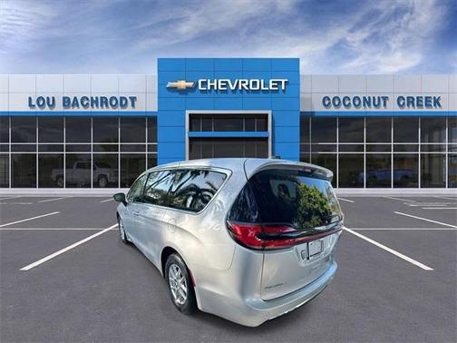 2024 Chrysler Pacifica Touring-L