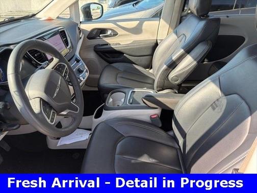 2024 Chrysler Pacifica Touring-L