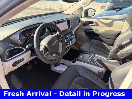 2024 Chrysler Pacifica Touring-L