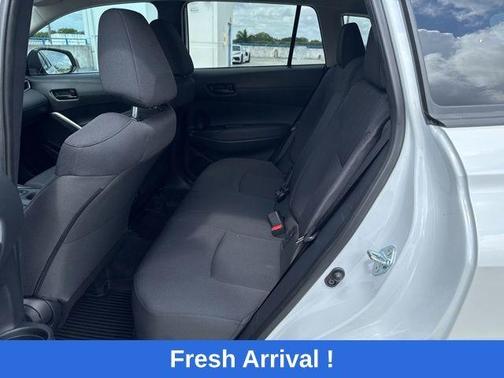 Pearl 2025 Toyota Corolla Cross LE