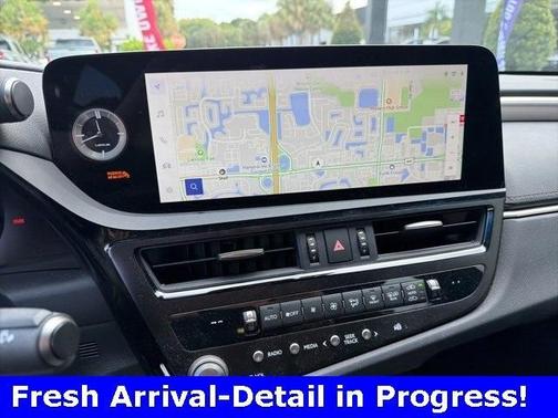 2024 Lexus ES 350 F SPORT Handling