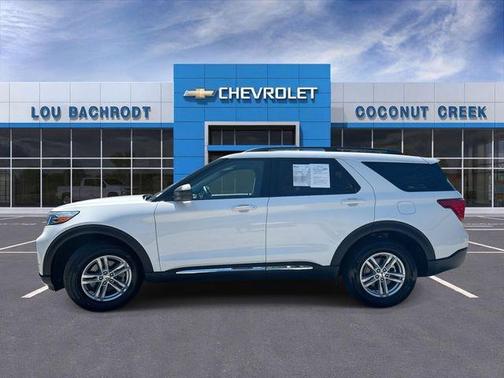 Oxford White 2024 Ford Explorer XLT