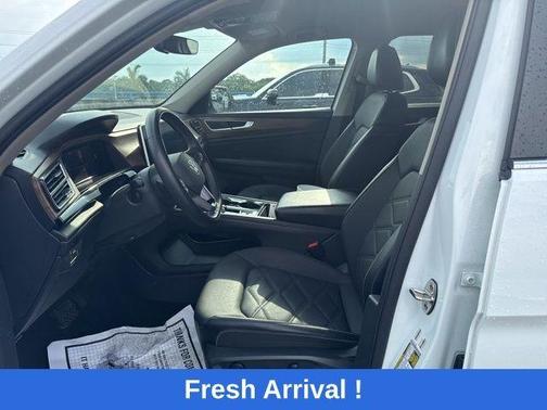 Pure White 2024 Volkswagen Atlas 2.0T SE w/Technology