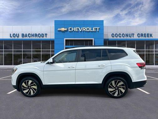 Pure White 2024 Volkswagen Atlas 2.0T SE w/Technology