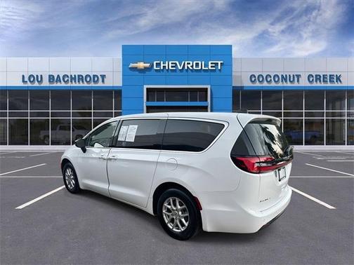 2025 Chrysler Pacifica Select