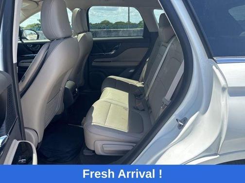 White Metallic 2022 Lincoln Corsair Grand Touring