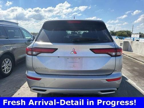 2023 Mitsubishi Outlander SE