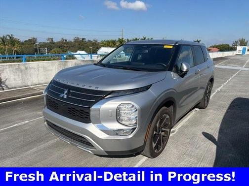 2023 Mitsubishi Outlander SE