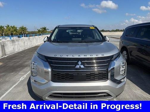 2023 Mitsubishi Outlander SE