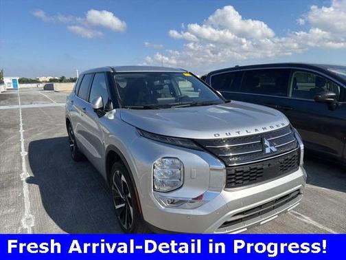 2023 Mitsubishi Outlander SE