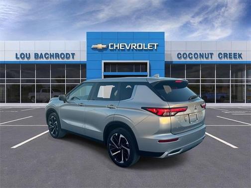 2023 Mitsubishi Outlander SE