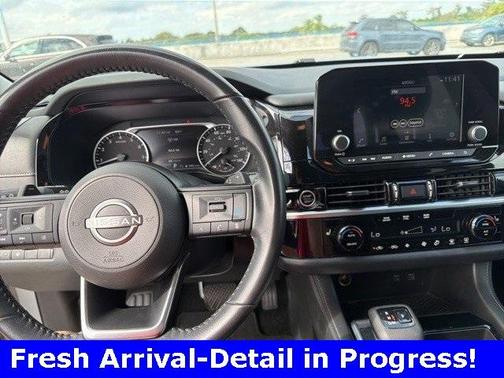 2024 Nissan Pathfinder SV