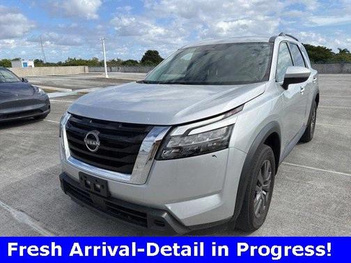 2024 Nissan Pathfinder SV