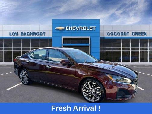 Garnet Pearl 2023 Nissan Altima 2.5 SL