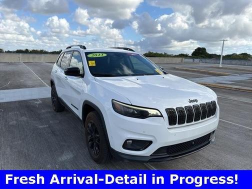 2023 Jeep Cherokee Altitude Lux