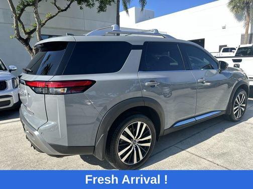 Boulder Gray Pe 2024 Nissan Pathfinder Platinum