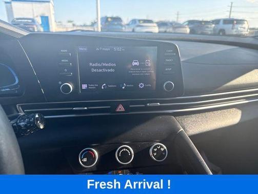Black 2024 Hyundai ELANTRA SE