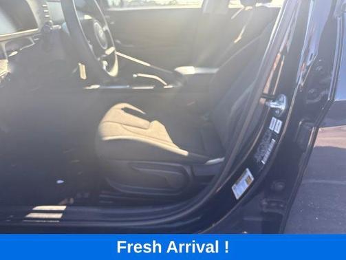 Black 2024 Hyundai ELANTRA SE