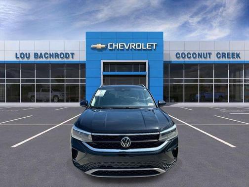 Deep Black Pearl Effect 2024 Volkswagen Taos 1.5T SE