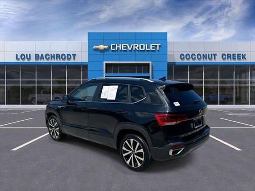 Deep Black Pearl Effect 2024 Volkswagen Taos 1.5T SE