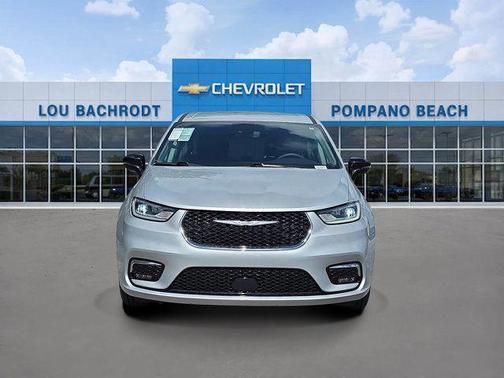 Silver Mist Clearcoat 2024 Chrysler Pacifica Touring-L