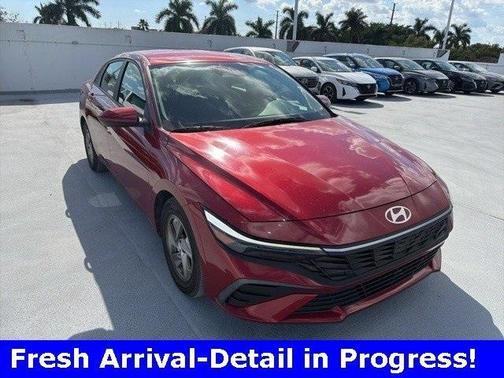 2024 Hyundai ELANTRA SE