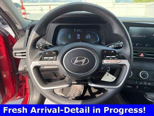 2024 Hyundai ELANTRA SE