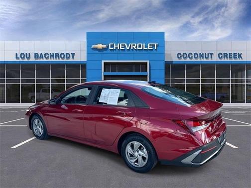 2024 Hyundai ELANTRA SE