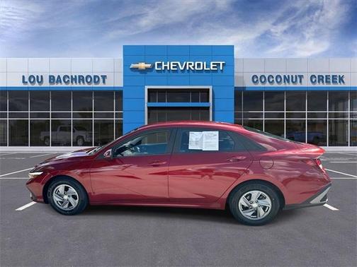 2024 Hyundai ELANTRA SE