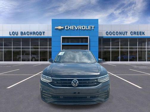 Deep Black Pearl Effect 2021 Volkswagen Atlas Cross Sport 3.6L V6 SE w/Technology