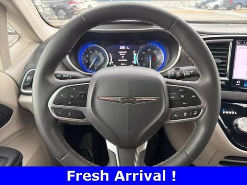 2024 Chrysler Pacifica Touring-L