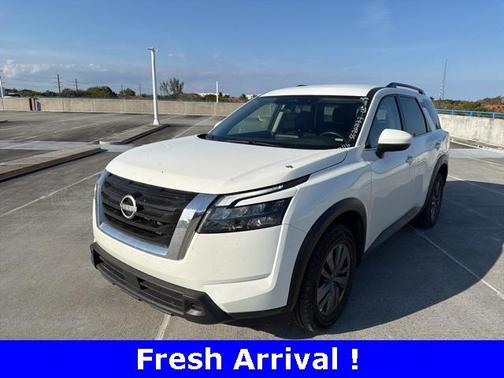 2025 Nissan Pathfinder SV