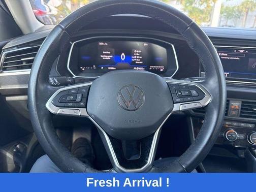 Deep Black Pearl Effect 2024 Volkswagen Jetta 1.5T SE