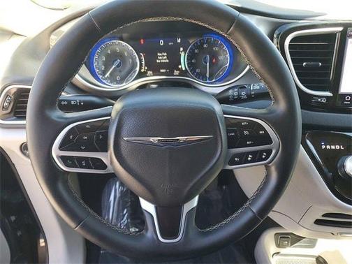 2023 Chrysler Pacifica Touring-L