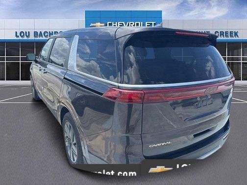 2023 Kia Carnival LX