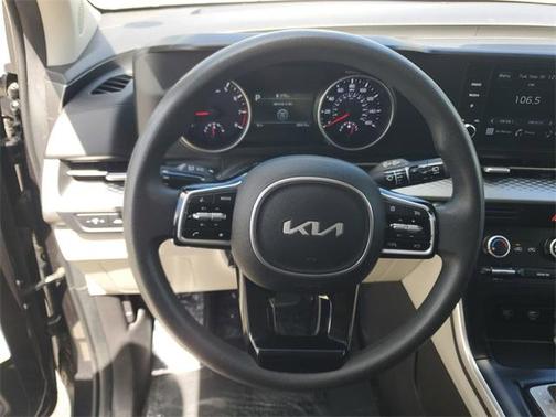 2023 Kia Carnival LX