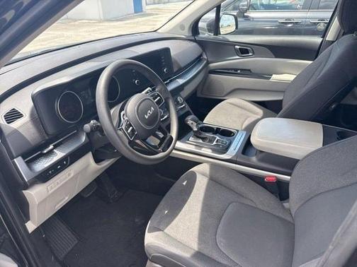 2023 Kia Carnival LX
