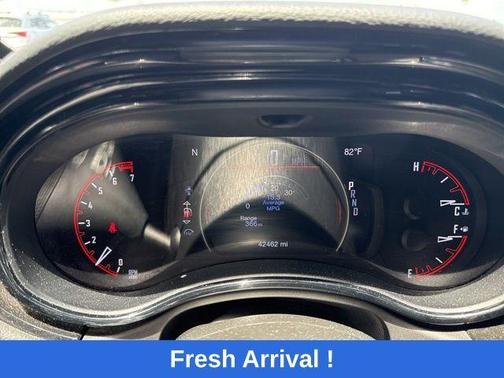 DB Black Crystal Clearcoat 2023 Dodge Durango GT