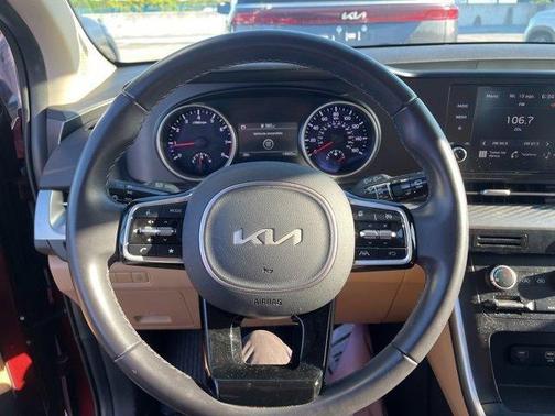 2024 Kia Carnival LX