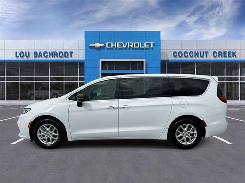 2025 Chrysler Pacifica Select