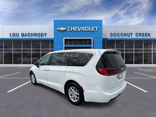 2025 Chrysler Pacifica Select