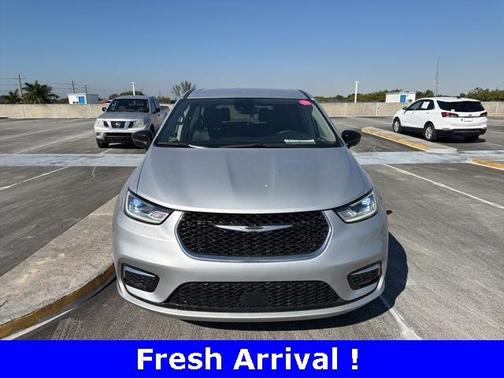 2024 Chrysler Pacifica Touring-L