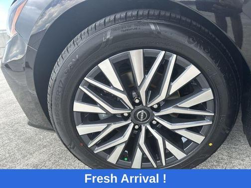 Black 2024 Nissan Altima 2.5 SV