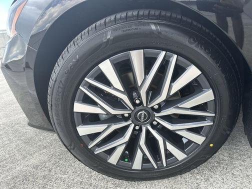 Black 2024 Nissan Altima 2.5 SV