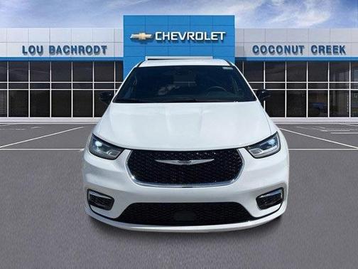 2024 Chrysler Pacifica Touring
