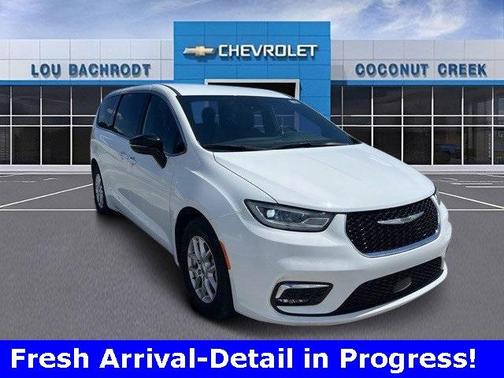 2024 Chrysler Pacifica Touring