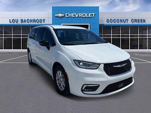 2024 Chrysler Pacifica Touring