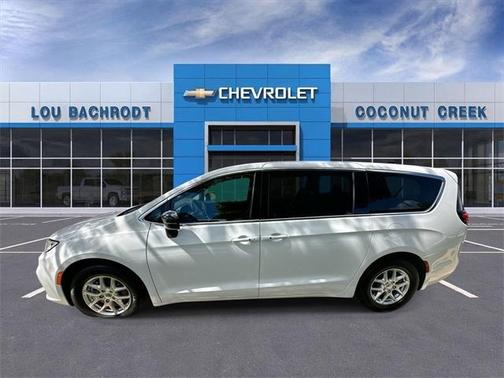 2024 Chrysler Pacifica Touring