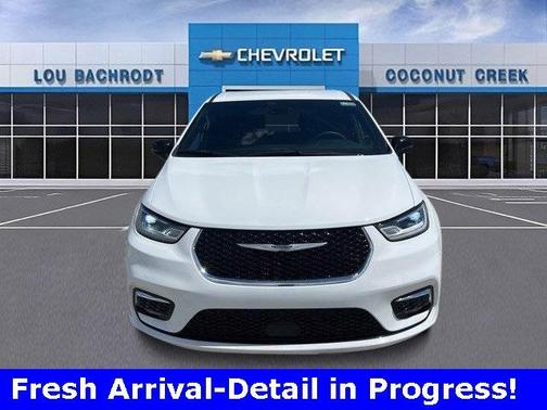 2024 Chrysler Pacifica Touring
