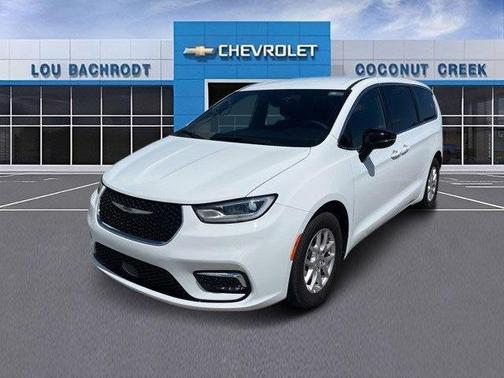 2024 Chrysler Pacifica Touring